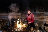 Isonkenkäisten Klubi kota ruokaa avotulella EAT